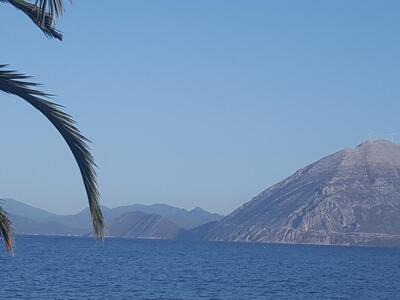 Σεπτέμβριος 2017: Πλέον είναι ορατές δύο...