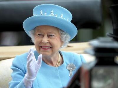 Γιατί η Βασίλισσα Ελισάβετ φοράει τα ίδι...