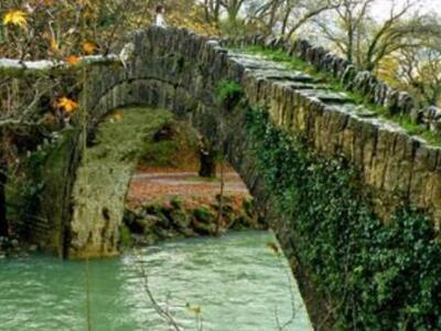 Ήπειρος: Γκρεμίζουν ιστορικά πέτρινα γεφ...