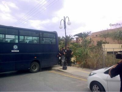 Έπεσε άγριο ξύλο την ώρα που μιλούσε ο Α...