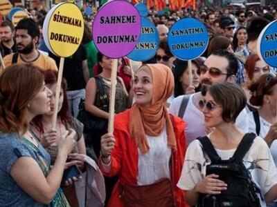 Οι διαδηλωτές του Γκεζί διαφημίζονται στ...