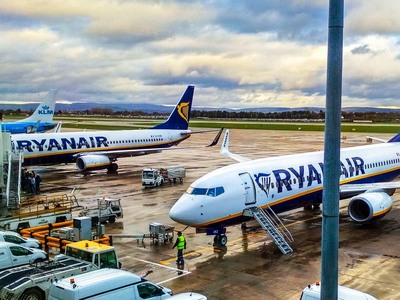Κορωνοϊός: Η Ryanair ακυρώνει όλες τις π...