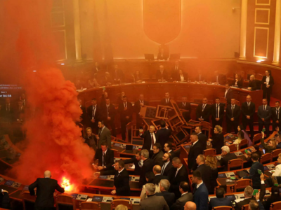 Αλβανία: Χαμός στη Βουλή - Αντίπαλοι του...