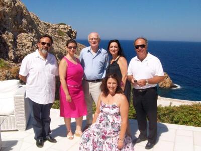 Φωτογραφίες από το πρόγευμα που παρέθεσε...