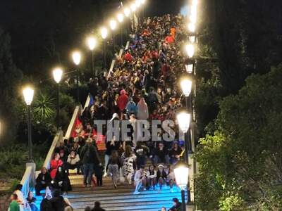 Πάτρα: Γέμισαν καρναβαλιστές οι σκάλες Α...