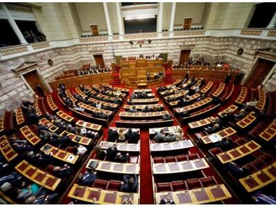 H κυβέρνηση λόγω των οικονομικών δυσκολι...