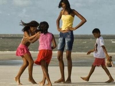 Είναι 14 χρονών και έχει ύψος 2.06!