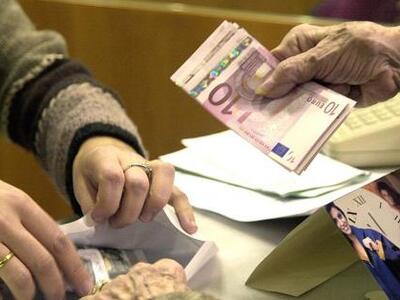 Πάτρα: Προσποιήθηκαν τους λογιστές και τ...