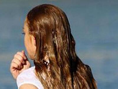 Ποιά ηθοποιός πέταξε τα ρούχα της και βο...