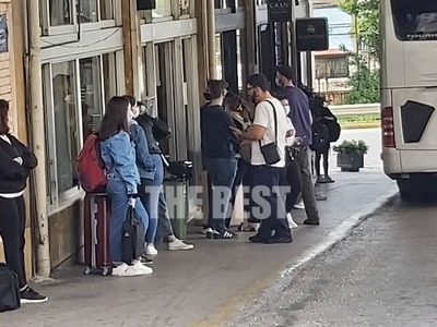 Οι φοιτητές τρέχουν να προλάβουν να φύγουν από την Πάτρα, πριν το lockdown Οι φοιτητές τρέχουν να προλάβουν να φύγουν από την Πάτρα, πριν το lockdown