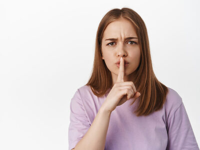 Τί σημαίνει η φράση «κρύβε λόγια»;