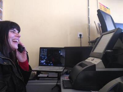 Η ιδιοκτήτρια του πρακτορείου, στα Βραχν...