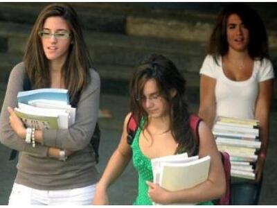 Τρέχουν για να μην την "πατήσουν&qu...