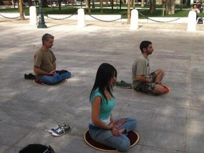 Γιόγκα... διαμαρτυρίας στο Σύνταγμα κατά...