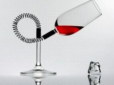 Bodegas: Ένα απλό ποτήρι κρασί, αντικείμ...