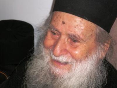 Ο Γέροντας Ιωσήφ από το 2000 «είδε» το σ...