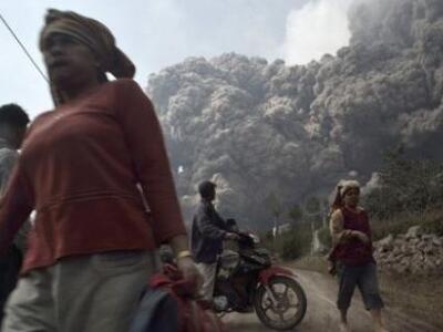 Τραγωδία από έκρηξη ηφαιστείου στην Ινδο...