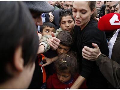 Στον Πειραιά η Αντζελίνα Τζολί για τους ...