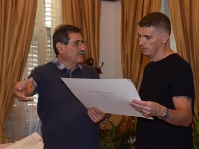  Στον Κώστα Πελετίδη ο Σπύρος Γιαννιώτης - ΦΩΤΟ 