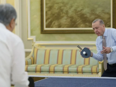 Ο Ερντογάν παίζει πινγκ πονγκ και κρατάε...