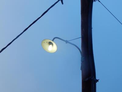 Τοποθέτησαν 2 κολώνες ηλεκτροφωτισμού σε...