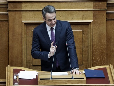 Ενημερώνει τη Βουλή για τις εξελίξεις στ...