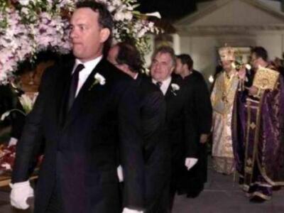 O Ορθόδοξος Τομ Χανκς σε περιφορά επιταφ...