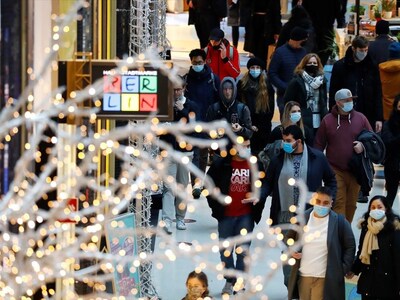 Για δεύτερη χρονιά  γιορτές στη σκιά της...