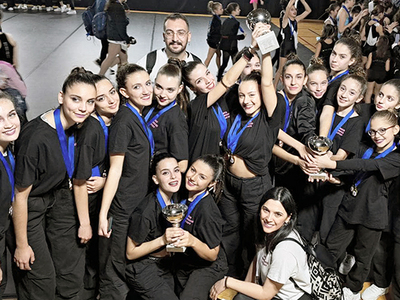 10 μετάλλια για τις cheerleaders Estrell...