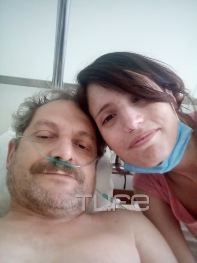 Ο Σωτήρης με την σύζυγό του Βάσω στο νοσοκομείο