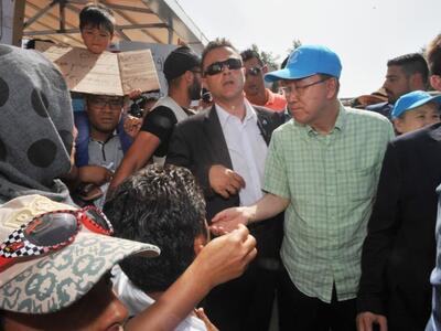 Στους προσφυγικούς καταυλισμούς της Λέσβ...