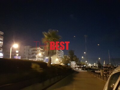 Τρεις πυλώνες φωτισμού, νεκροί και ένας ακόμη με 1 μόνο προβολέα ενεργό
