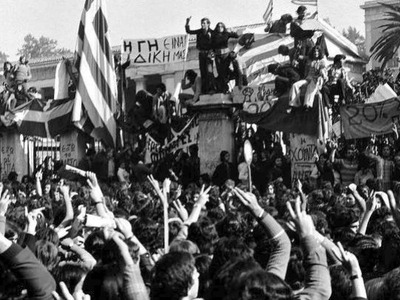  "Είμαι χτυπημένη, είμαι χτυπημένη&...