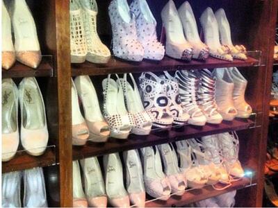 Δείτε την «ντουλαπίτσα» με τα παπούτσια ...