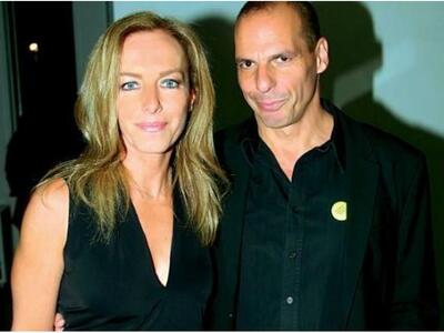 Προπηλάκισαν τον Βαρουφάκη στα Εξάρχεια ...