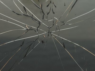 Αγρίνιο: Άγνωστοι πετροβόλησαν αίθουσα Γ...