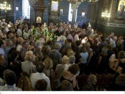 Πάνδημη η κηδεία του Γιώργου Κατσιφάρα σ...