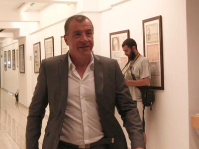 Σταύρος Θεοδωράκης: Toυλάχιστον δεν φορο...