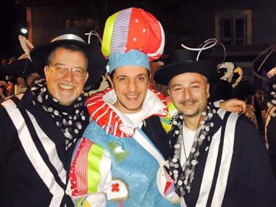 Πρώην αντιδήμαρχοι με τη στολή τους στην παρέλαση