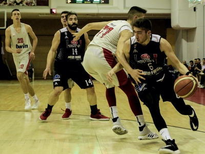 Αξιέπαινος Απόλλωνας - Στάθηκε όρθιος με...