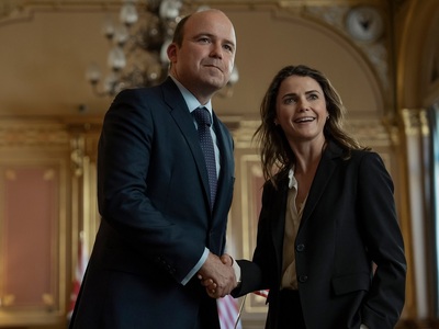 Μη χάσετε τη εθιστική «Διπλωμάτισσα» (Ne...