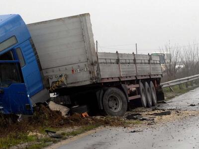 Πάτρα: Ανετράπη φορτηγό στην Περιμετρική