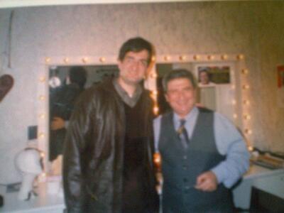 Στη φωτ. με τον Πατρινό θαυμαστή του Χρή...