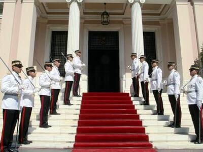 Μαξίμου: Τέχνασμα Τσίπρα το δημοψήφισμα