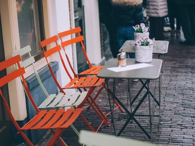 Πύργος: Σέρβιρε πελάτες και συνελήφθη- &...