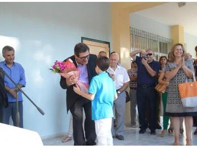 Πάτρα:Ο δήμαρχος Κώστας Πελετίδης σε σχο...