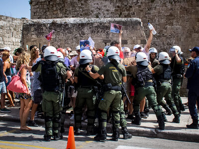 Ρόδος: Ένταση και συλλήψεις για το κρουα...