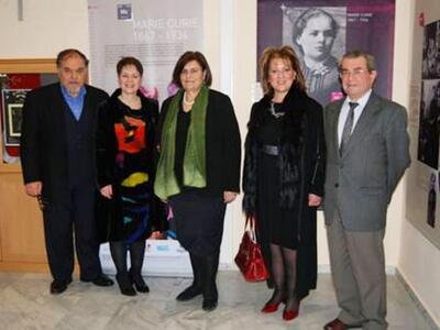 Από αριστερά προς τα δεξιά ο Διευθυντής ...