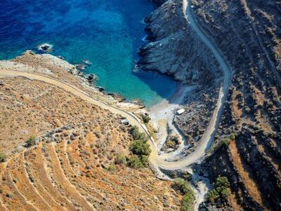 Θρίλερ στη Φολέγανδρο με νεκρή γυναίκα μ...