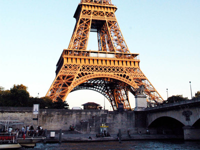 Άλμα με πατίνια από τον Πύργο του Άιφελ ...